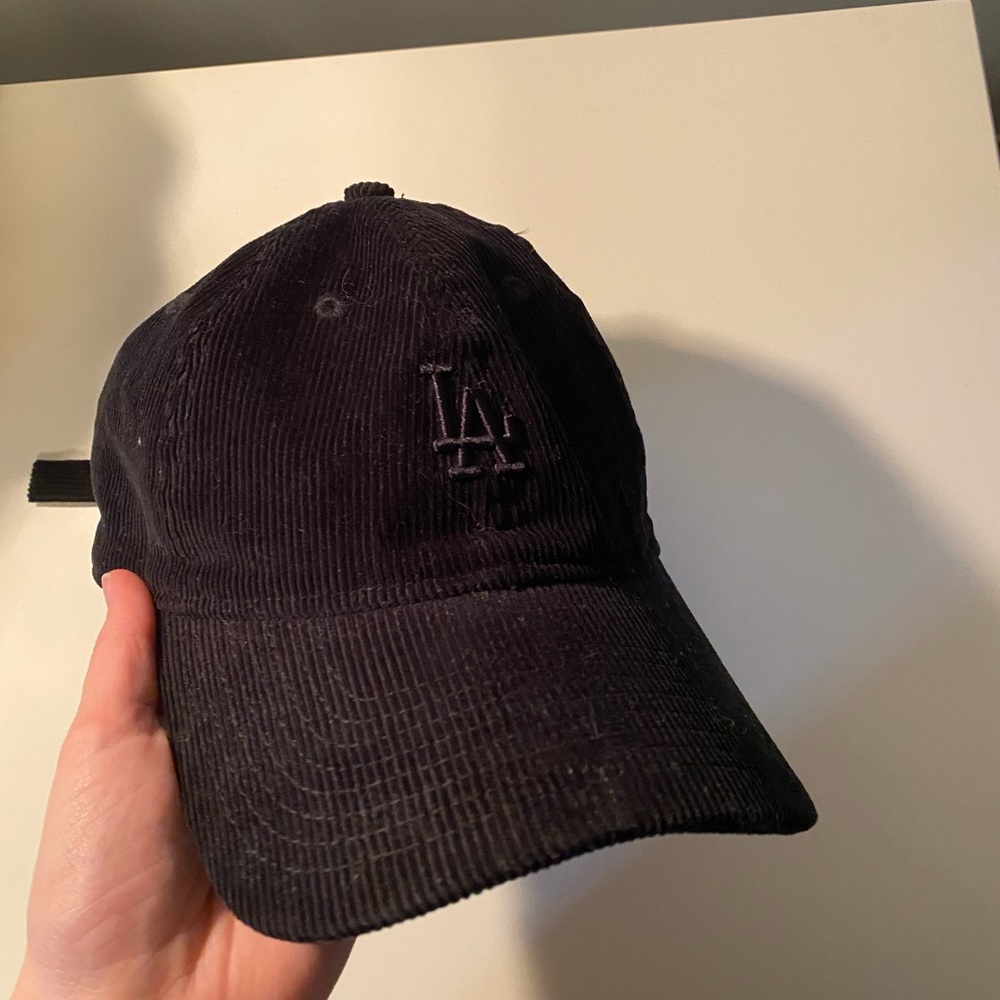LA Embroidered Corduroy Baseball Cap - Black